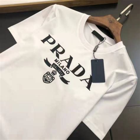 camiseta prada masculina